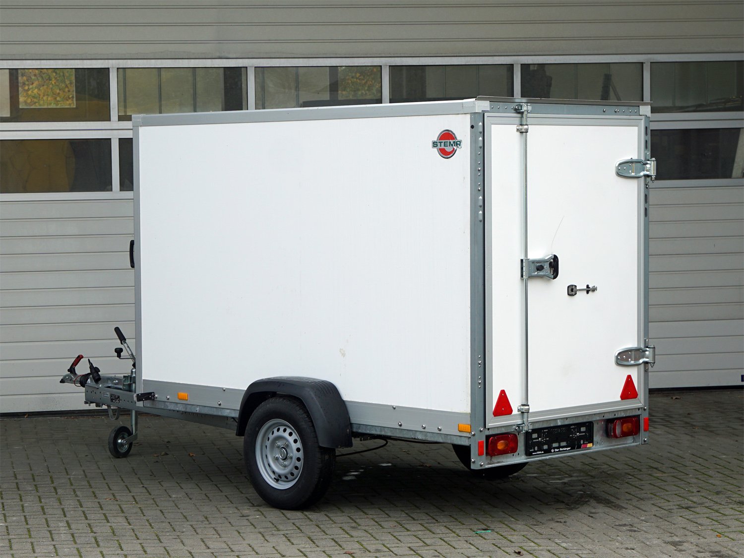 STEMA STPK O2 13-25-13.1.P15.1 Hecktür - Kofferanhänger 1300 kg STEMA STPK O2 13-25-13.1.P15.1 Hecktür - Kofferanhänger 1300 kg – Bild 1