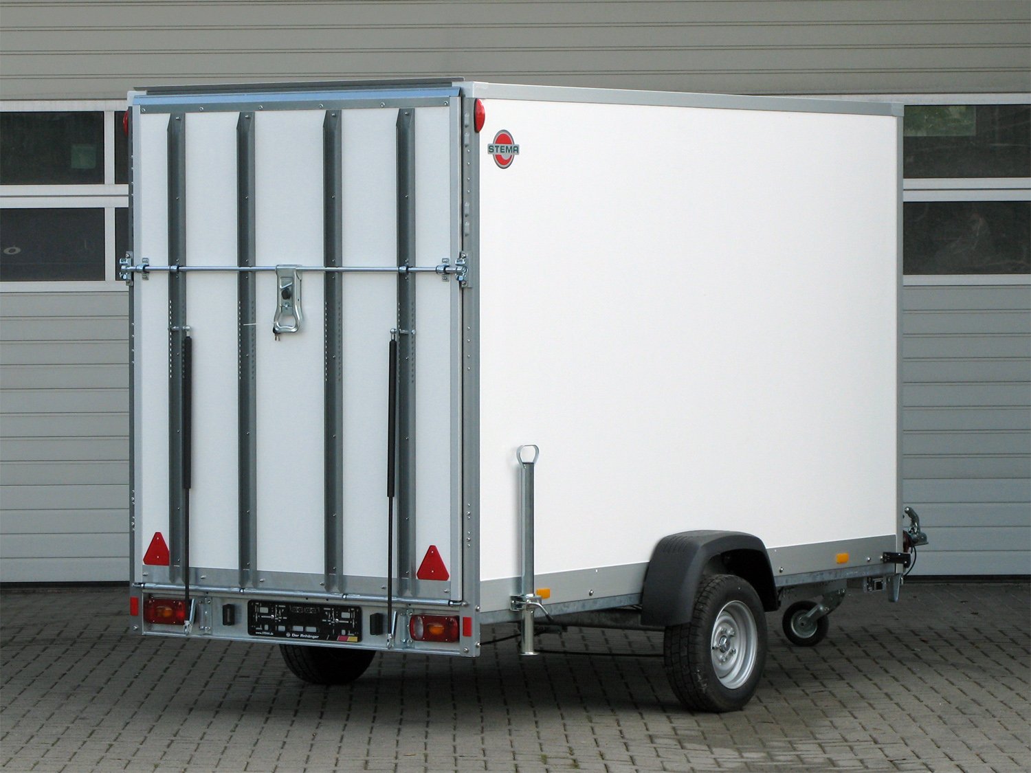 Stema STPK O2 18-30-18.1.P18.2 Rampe, P-Box - Kofferanhänger - 1800 kg Stema STPK O2 18-30-18.1.P18.2 Rampe, P-Box - Kofferanhänger - 1800 kg – Bild 1